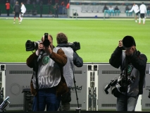 Seht Ihr: Selbst für die Samstag 13 Uhr-Fangemeinde hat der DFB 2 Fotografen abgestellt!