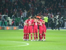 Heimliche Besprechung vor dem Anpfiff.