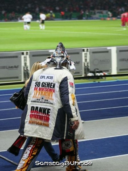 Hmmm?! So gehn also die Deutschen? Mein Gott!