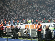 Beste Stimmung und absolut friedlich auf beiden Seiten. Was die vielen Ordner da sollten, hat keiner verstanden!