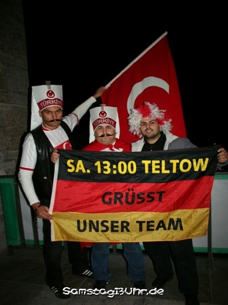 Unsere Freunde! Trotz Niederlage guter Laune! Vielleicht auch bald Samstag13Uhr-Nachwuchs! Fleißig geworben haben wir jedenfalls.