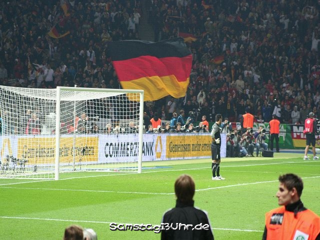 Das war dann wohl die Entscheidung! Mesut Özil im Alleingang gegen Volkan Demirel.